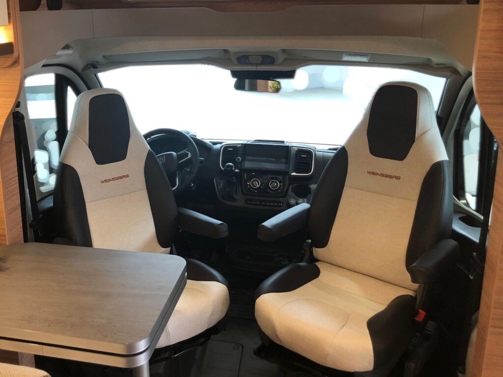 Innenansicht Fahrerhaus Wohnmobil