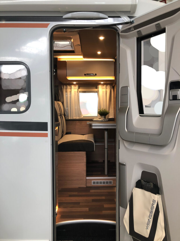 Sicht von außen in das Wohnmobil